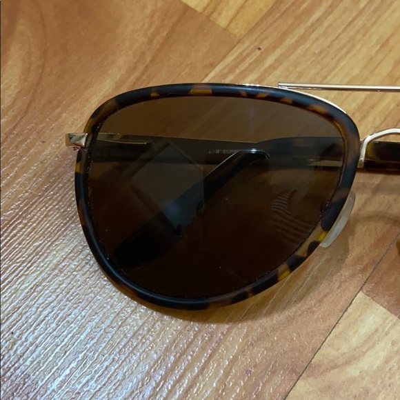 Vintage Tortoise Sunglasses - Picture 2 of 9